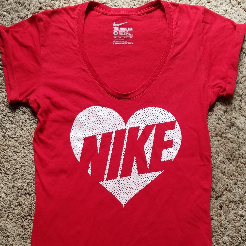 Nike heart tee